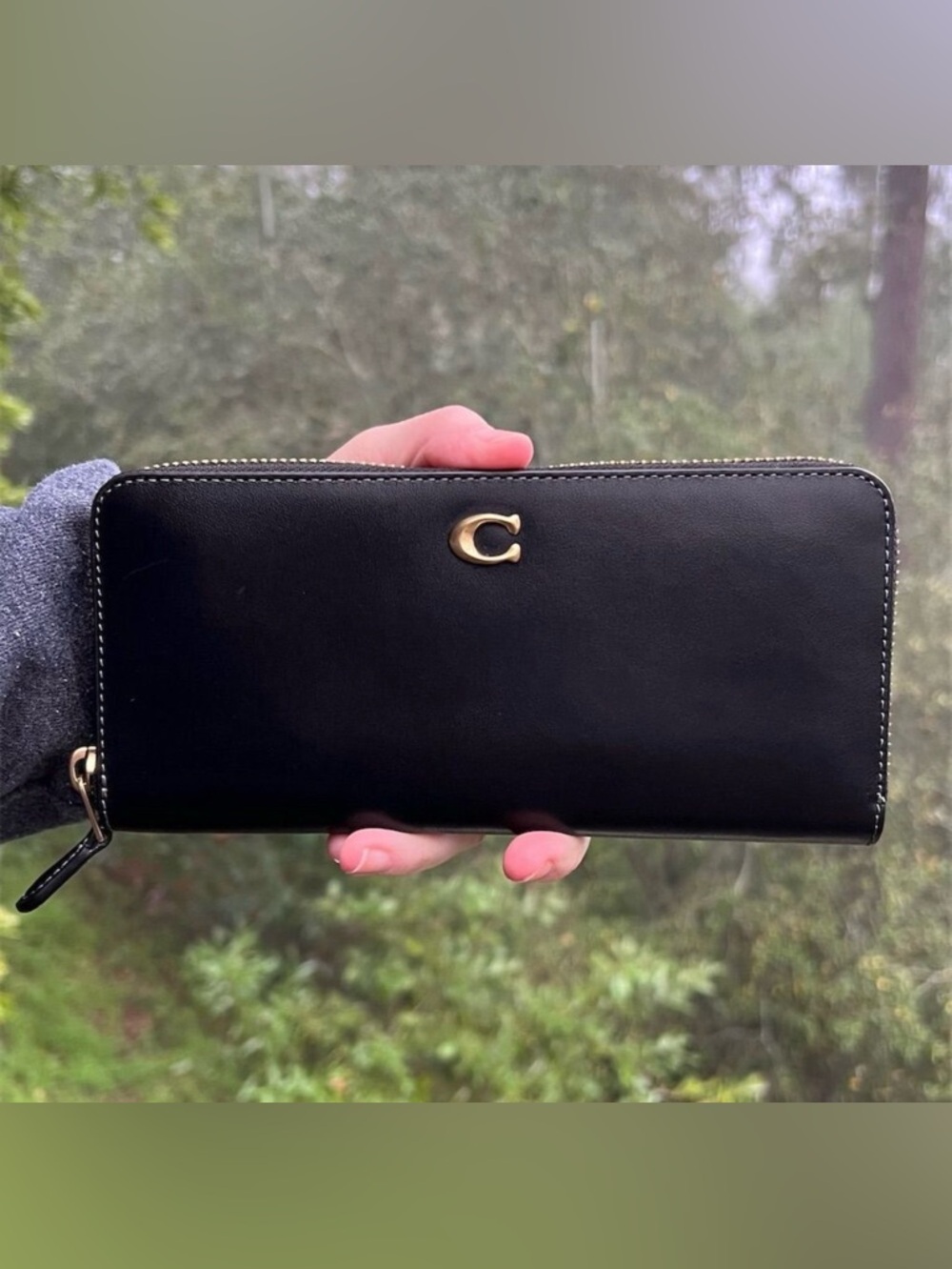 COACH BLACK Essential Slim Accordion Zip Wallet Smooth Leather w Gold Hardware - Picture 1 of 9